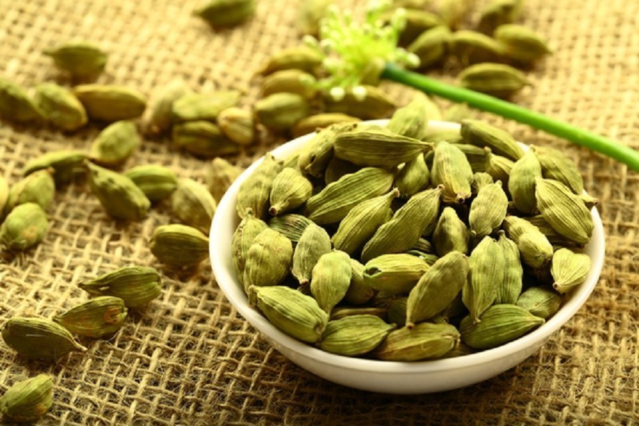सुबह उठते ही खाली पेट चबाले आप भी दो इलायची, मिलेंगे ऐसे फायदे की दूसरों को भी बताएंगे आप सुबह उठते ही खाली पेट चबाले आप भी दो इलायची, मिलेंगे ऐसे फायदे की दूसरों को भी बताएंगे आप