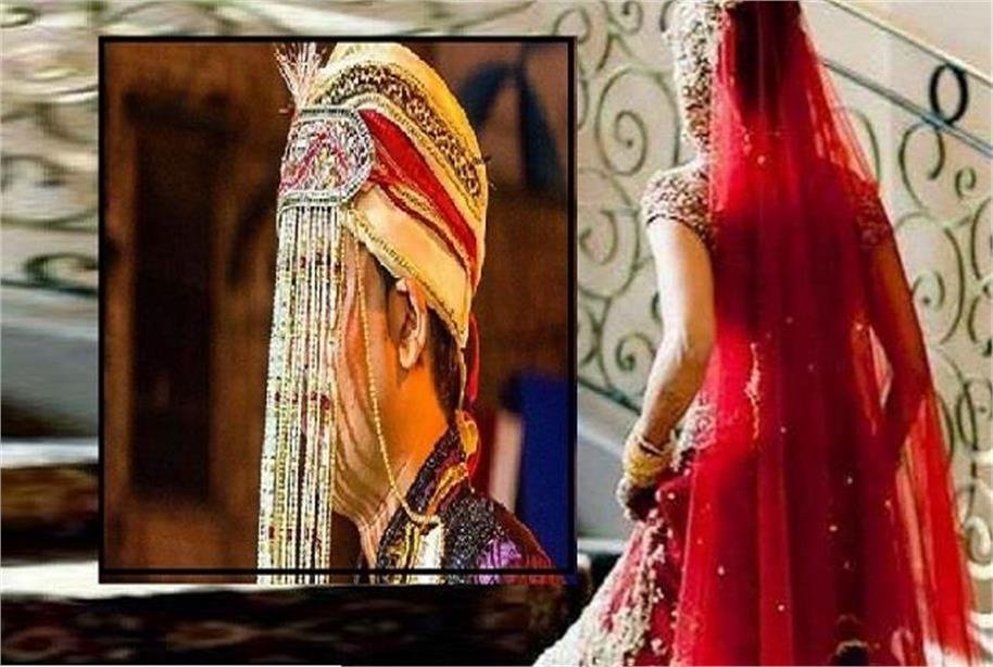 दुल्हन को था पडोसी से था प्यार, भरे मंडप में ठान ली ज़िद्द, बोली- जहर खा लूंगी फिर हुआ कुछ ऐसा दुल्हन को था पडोसी से था प्यार, भरे मंडप में ठान ली ज़िद्द, बोली- जहर खा लूंगी फिर हुआ कुछ ऐसा