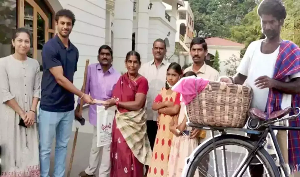 25 रुपए की उधारी चुकाने 12 साल बाद अमेरिका से भारत आए भाई-बहन मूंगफली वाले को ढूंढ लौटाए पैसे 25 रुपए की उधारी चुकाने 12 साल बाद अमेरिका से भारत आए भाई-बहन मूंगफली वाले को ढूंढ लौटाए पैसे