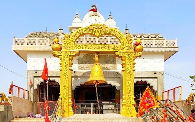 इस रहस्यमय मंदिर की भभूत से सांप का जहर हो जाता है बेअसर! वैज्ञानिक भी नहीं सुलझा पाए रहस्य इस रहस्यमय मंदिर की भभूत से सांप का जहर हो जाता है बेअसर! वैज्ञानिक भी नहीं सुलझा पाए रहस्य
