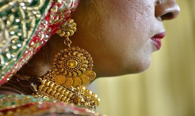 दुल्हन ने शादी की रात सेक्स से किया इनकार, दूल्हा बोलाः लडकी नही ये तो…मची खलबली दुल्हन ने शादी की रात सेक्स से किया इनकार, दूल्हा बोलाः लडकी नही ये तो…मची खलबली