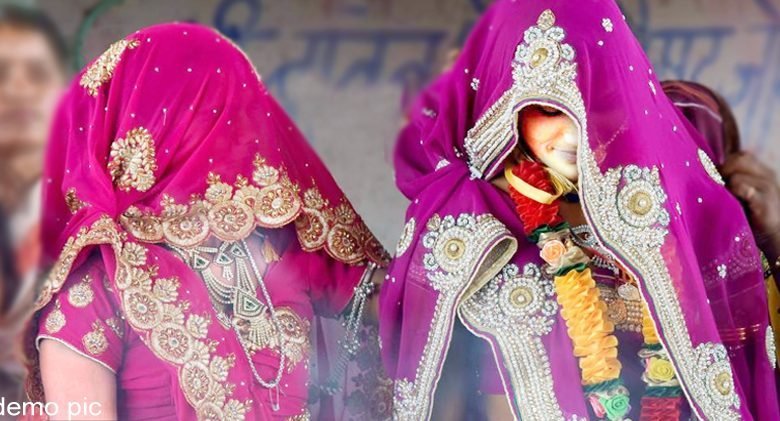 अनोखी Love Story: दो लड़कियों को आपस में प्यार, 7 साल की दोस्ती के बाद मंदिर में लिए 7 फेरे अनोखी Love Story: दो लड़कियों को आपस में प्यार, 7 साल की दोस्ती के बाद मंदिर में लिए 7 फेरे