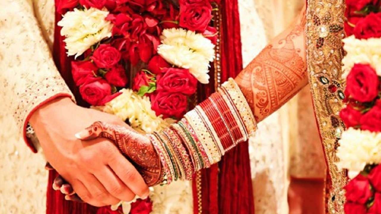 दूल्हे ने शादी के अगले दिन कर दी बड़ी गलती.. सुहागरात से पहले ही दुल्हन ने मांग लिया तलाक दूल्हे ने शादी के अगले दिन कर दी बड़ी गलती.. सुहागरात से पहले ही दुल्हन ने मांग लिया तलाक