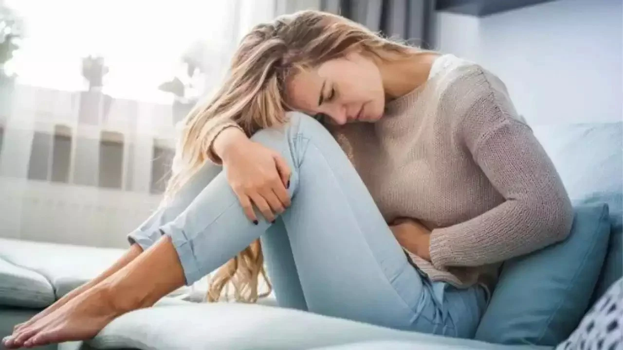 पीरियड्स में सेक्स करने से दर्द कम होता है? जानें चौंकाने वाला सच!