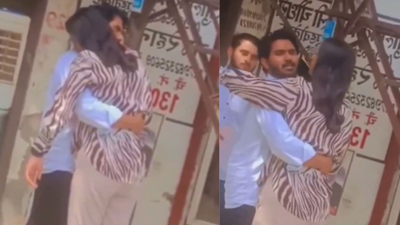 ‘विलेन’ बने दामाद ने बचाई ससुर की जान, कोर्ट में तलाक के कागज फाड़कर रो पड़ी पत्नी-WATCH ‘विलेन’ बने दामाद ने बचाई ससुर की जान, कोर्ट में तलाक के कागज फाड़कर रो पड़ी पत्नी-WATCH