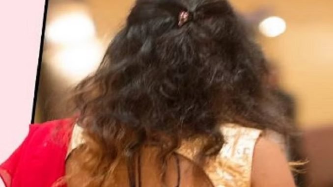 The husband used to wear his wife's clothes, first she thought it was a joke, then she was seen doing something that made her faint The husband used to wear his wife's clothes, first she thought it was a joke, then she was seen doing something that made her faint