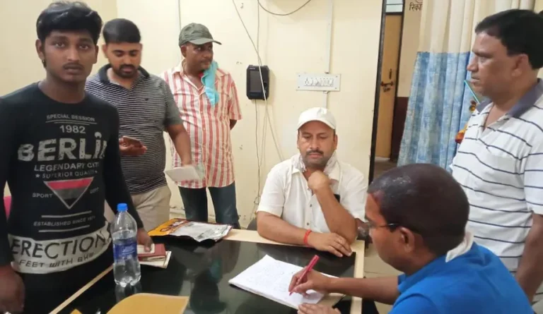 maharajganj-young-man-came-to-pay-the-challan-after-selling-his-mother-mangalsutra-arto-himself-paid-the-fine-05-07-2022