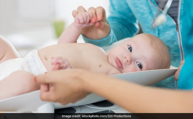 मां की इस गलती से बच्चे का वजन नहीं बढ़ता, डॉक्टर ने बताई मिस्टेक्स और कहा क्या खिलाएं और क्या नहीं
