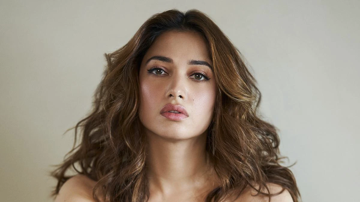 Tamannaah Bhatia पिंपल्स दूर करने के लिए लगाती हैं सुबह का पहला थूक, डॉक्टर ने बताया असर