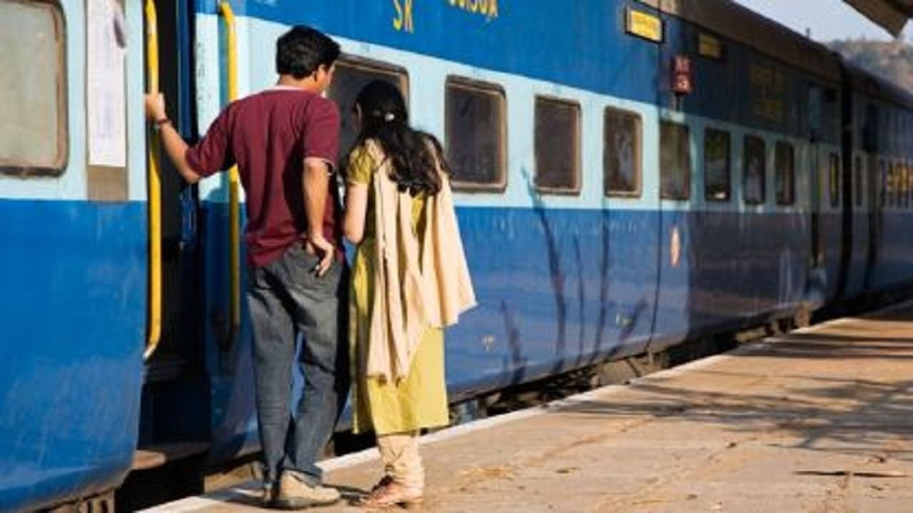 नाबालिग बॉयफ्रेंड को भगा ले गई थी गर्लफ्रेंड, दो महीने बाद बालिग हुआ तो वापस घर लौटे दोनों, मां बोली- बहू तो बनेगी मगर` नाबालिग बॉयफ्रेंड को भगा ले गई थी गर्लफ्रेंड, दो महीने बाद बालिग हुआ तो वापस घर लौटे दोनों, मां बोली- बहू तो बनेगी मगर`