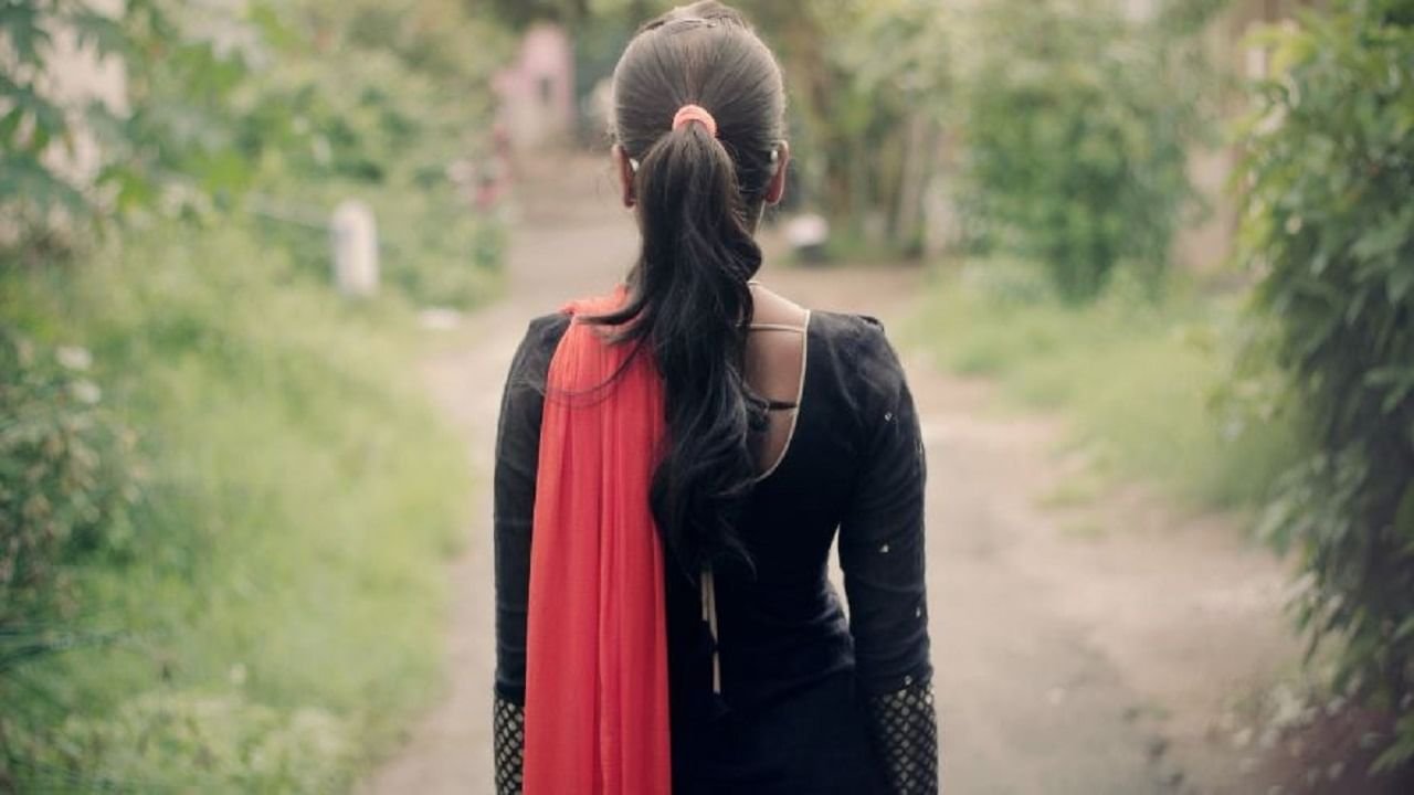 अकेले में बैठा था कपल, पीछे से आए दो लड़के…ˈ देखते ही बॉयफ्रेंड तो भाग गया, गर्लफ्रेंड का हो गया गैंगरेप अकेले में बैठा था कपल, पीछे से आए दो लड़के…ˈ देखते ही बॉयफ्रेंड तो भाग गया, गर्लफ्रेंड का हो गया गैंगरेप